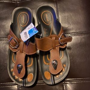 Brand new Aerosoft sandals